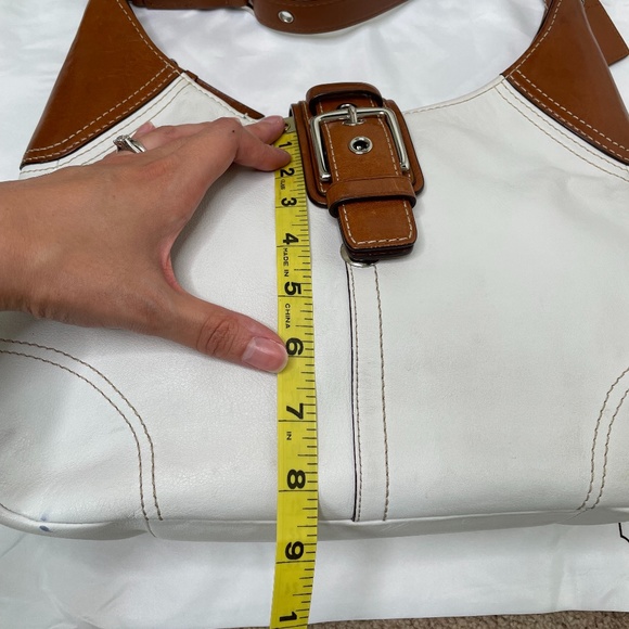 Coach White and Brown Hobo Hamptons Medium Bag - Picture 5 of 16